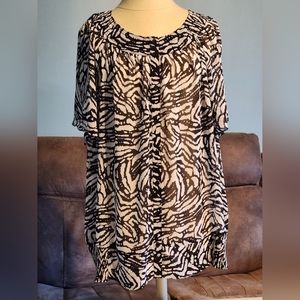 East 5th 3x top, sheer button up in black and white pattern with elastic waist